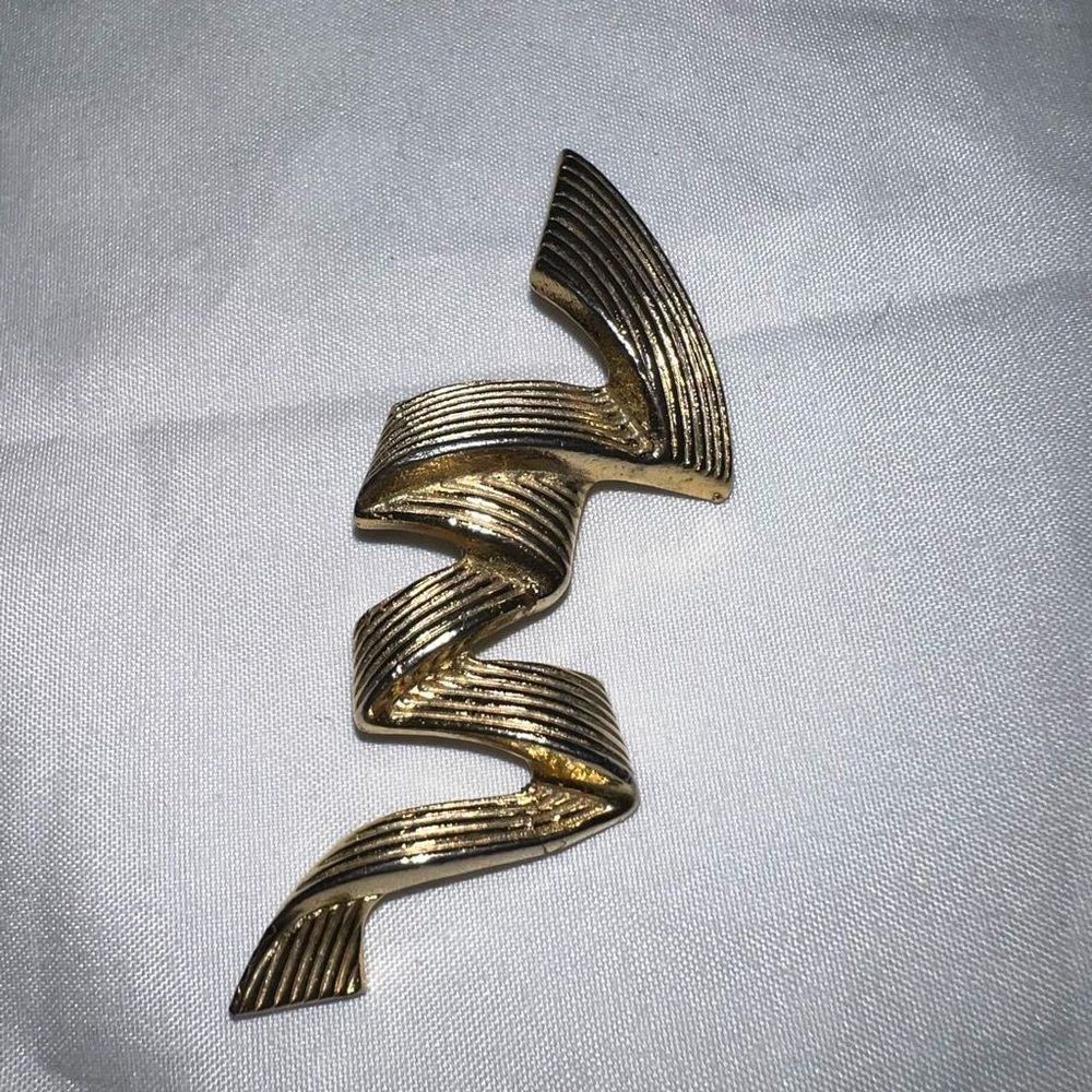 Vintage Signed GERRYS Ribbon Brooch